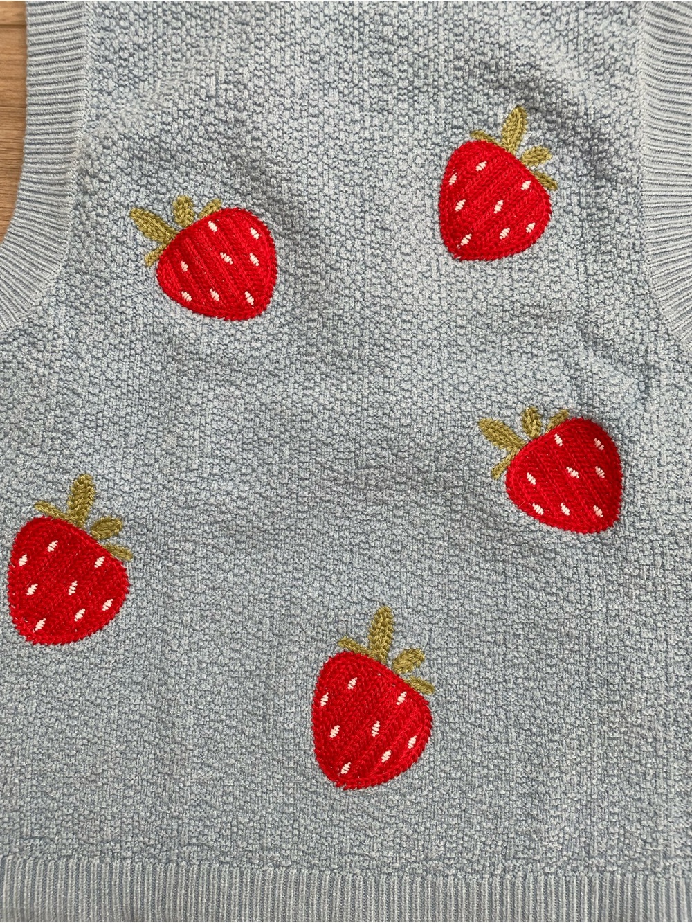 Women’s Sadie & Sage Light Blue Knit Tank with Red Strawberry Appliqués size med - Picture 5 of 5